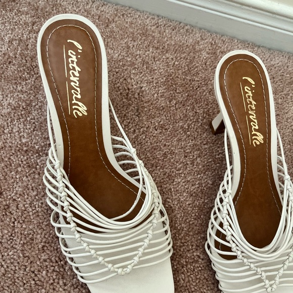 White Strappy L’intervalle heals - Picture 3 of 3